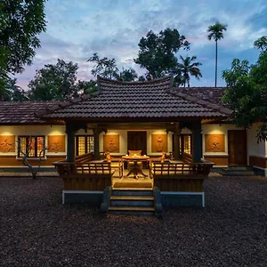  Villa The Backwater Heritage- Comp Breakfast With River View & Lawn By Stayvista India